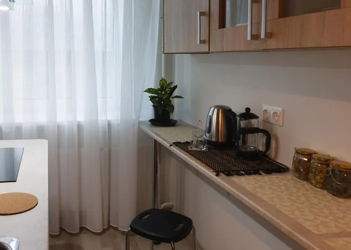 Quiet & Family Friendly, Free Parking, Near Park Apartment *